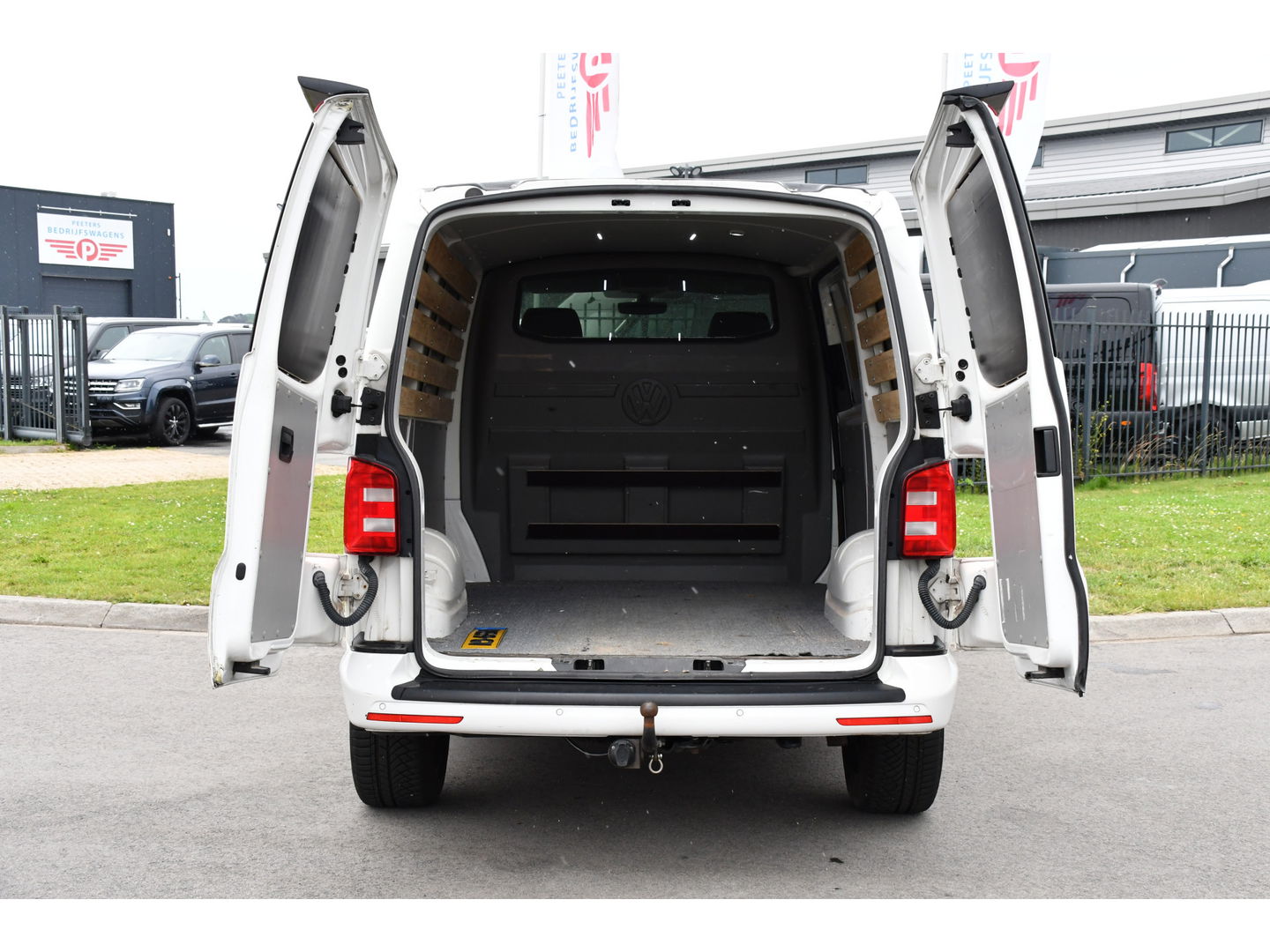 Volkswagen Transporter 2.0 TDI L1H1 Highline Adaptieve cruise, Sensoren 150PK, Automaat, Stoelverwarming, Airco, Trekhaak, Uniek!