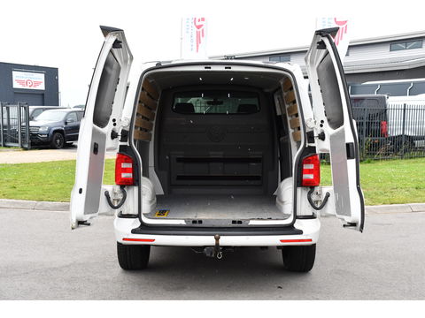 Volkswagen Transporter 2.0 TDI L1H1 Highline Adaptieve cruise, Sensoren 150PK, Automaat, Stoelverwarming, Airco, Trekhaak, Uniek!