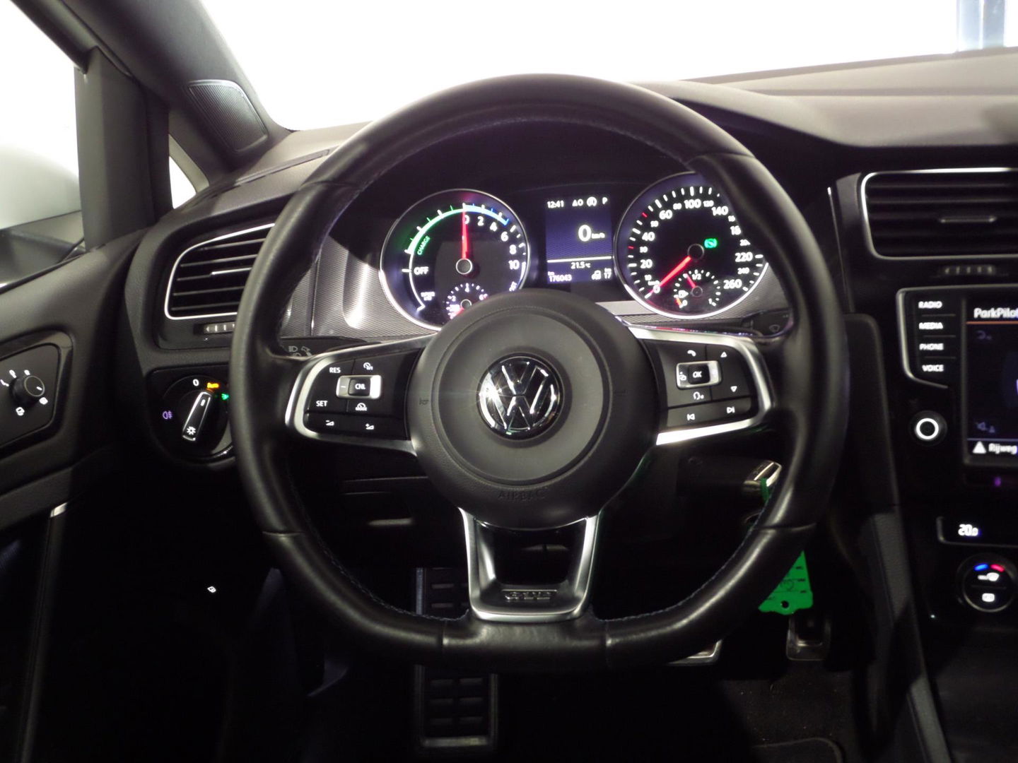 Volkswagen Golf 1.4 TSI GTE "Origineel NL!" Apple-Carplay Camera 18"Pretoria Full-LED Navigatie Parkeersens, in ZEER nette staat!