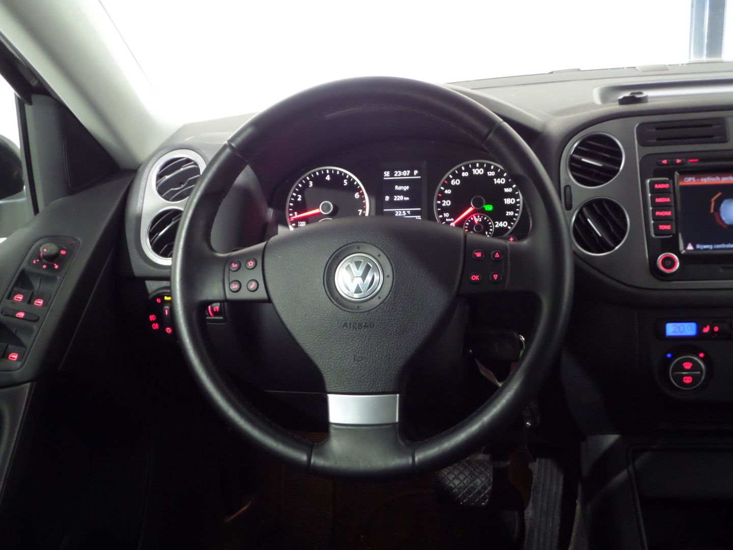 Volkswagen Tiguan 2.0 TSI DSG Track&Field 4Motion "Origineel NL!" 1e eigenaar! Automaat! Trekhaak Youngtimer Navigatie Camera 19"
