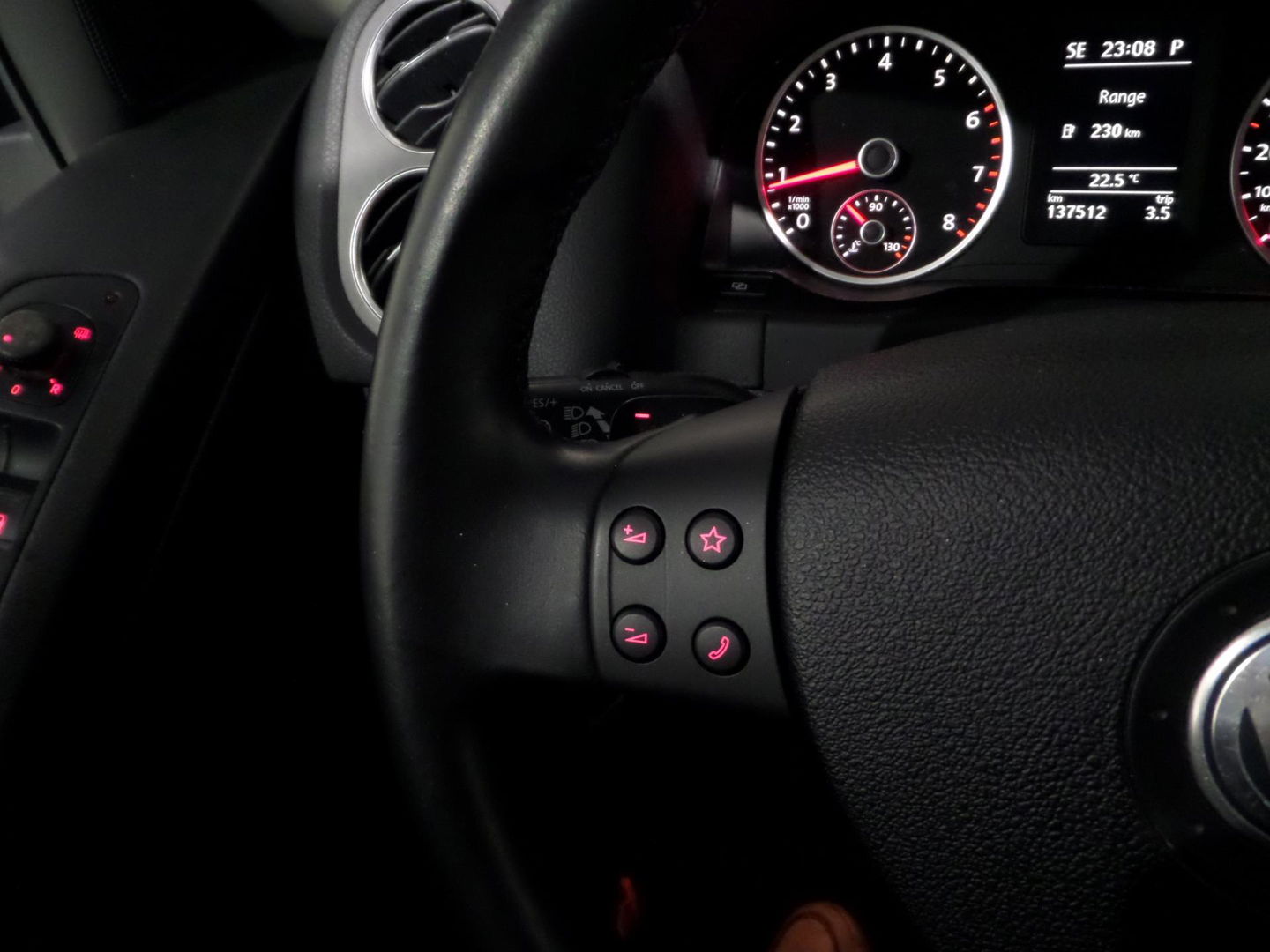 Volkswagen Tiguan 2.0 TSI DSG Track&Field 4Motion "Origineel NL!" 1e eigenaar! Automaat! Trekhaak Youngtimer Navigatie Camera 19"