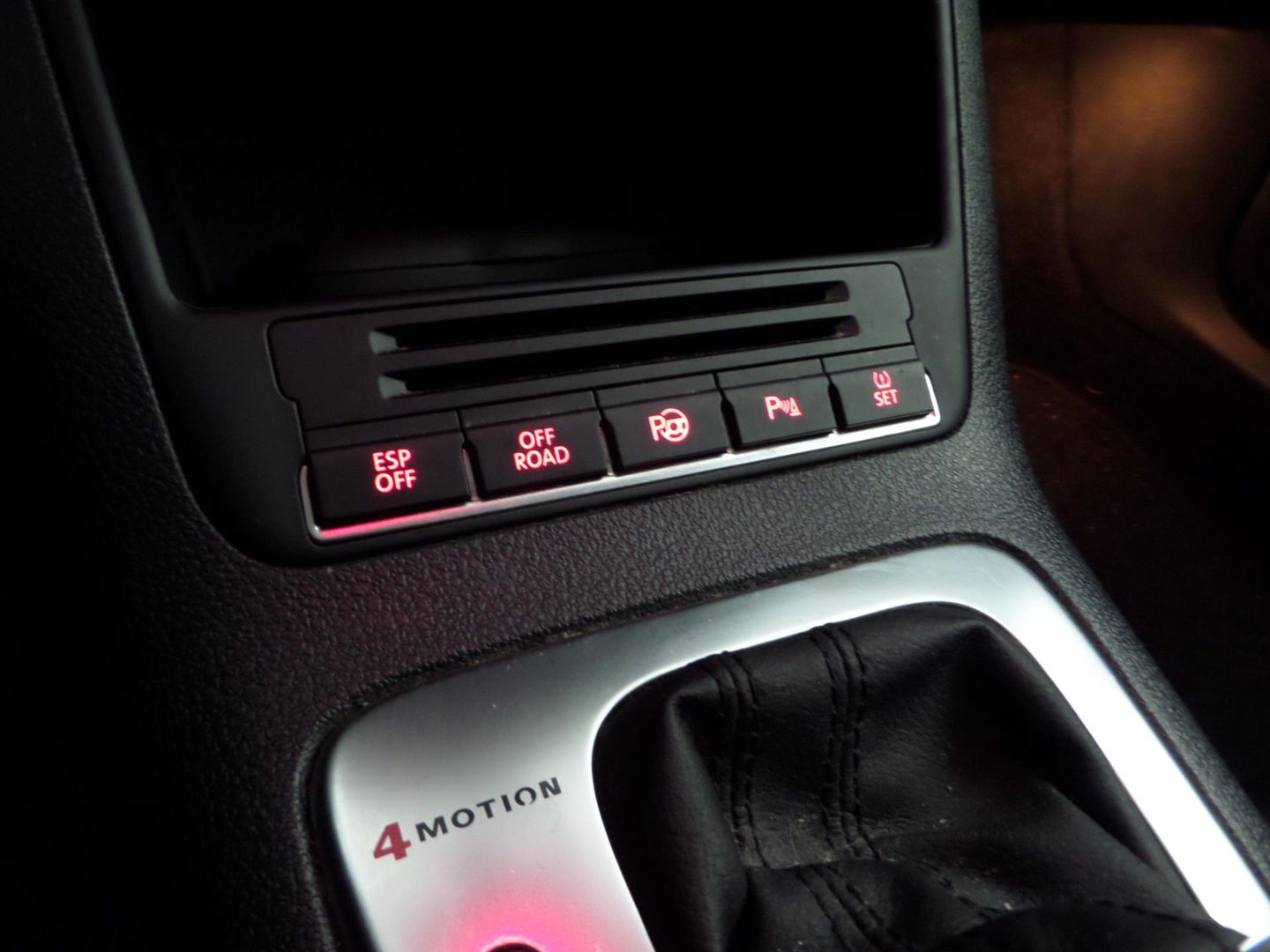Volkswagen Tiguan 2.0 TSI DSG Track&Field 4Motion "Origineel NL!" 1e eigenaar! Automaat! Trekhaak Youngtimer Navigatie Camera 19"