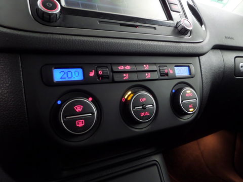 Volkswagen Tiguan 2.0 TSI DSG Track&Field 4Motion "Origineel NL!" 1e eigenaar! Automaat! Trekhaak Youngtimer Navigatie Camera 19"