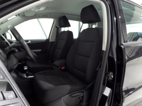Volkswagen Tiguan 2.0 TSI DSG Track&Field 4Motion "Origineel NL!" 1e eigenaar! Automaat! Trekhaak Youngtimer Navigatie Camera 19"