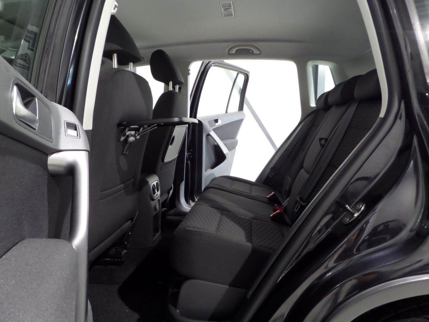 Volkswagen Tiguan 2.0 TSI DSG Track&Field 4Motion "Origineel NL!" 1e eigenaar! Automaat! Trekhaak Youngtimer Navigatie Camera 19"