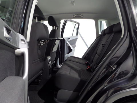 Volkswagen Tiguan 2.0 TSI DSG Track&Field 4Motion "Origineel NL!" 1e eigenaar! Automaat! Trekhaak Youngtimer Navigatie Camera 19"