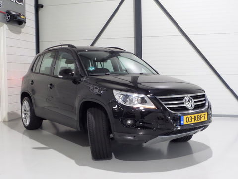 Volkswagen Tiguan 2.0 TSI DSG Track&Field 4Motion "Origineel NL!" 1e eigenaar! Automaat! Trekhaak Youngtimer Navigatie Camera 19"