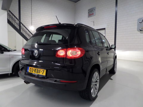 Volkswagen Tiguan 2.0 TSI DSG Track&Field 4Motion "Origineel NL!" 1e eigenaar! Automaat! Trekhaak Youngtimer Navigatie Camera 19"
