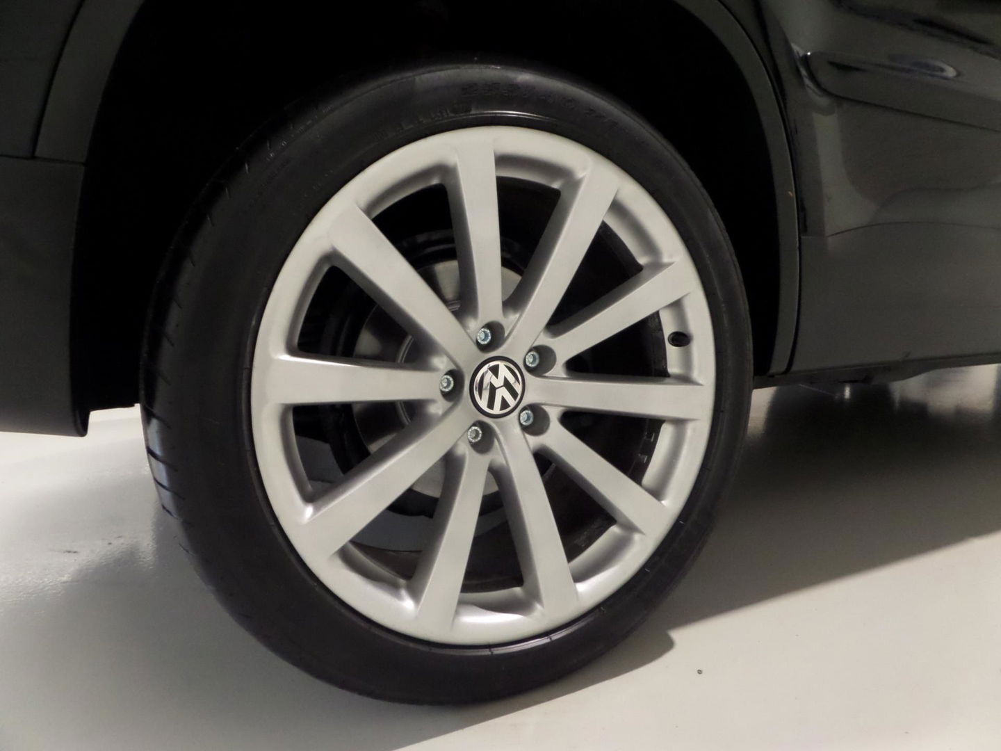 Volkswagen Tiguan 2.0 TSI DSG Track&Field 4Motion "Origineel NL!" 1e eigenaar! Automaat! Trekhaak Youngtimer Navigatie Camera 19"