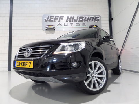 Volkswagen Tiguan 2.0 TSI DSG Track&Field 4Motion "Origineel NL!" 1e eigenaar! Automaat! Trekhaak Youngtimer Navigatie Camera 19"