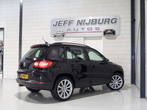 Volkswagen Tiguan 2.0 TSI DSG Track&Field 4Motion "Origineel NL!" 1e eigenaar! Automaat! Trekhaak Youngtimer Navigatie Camera 19"