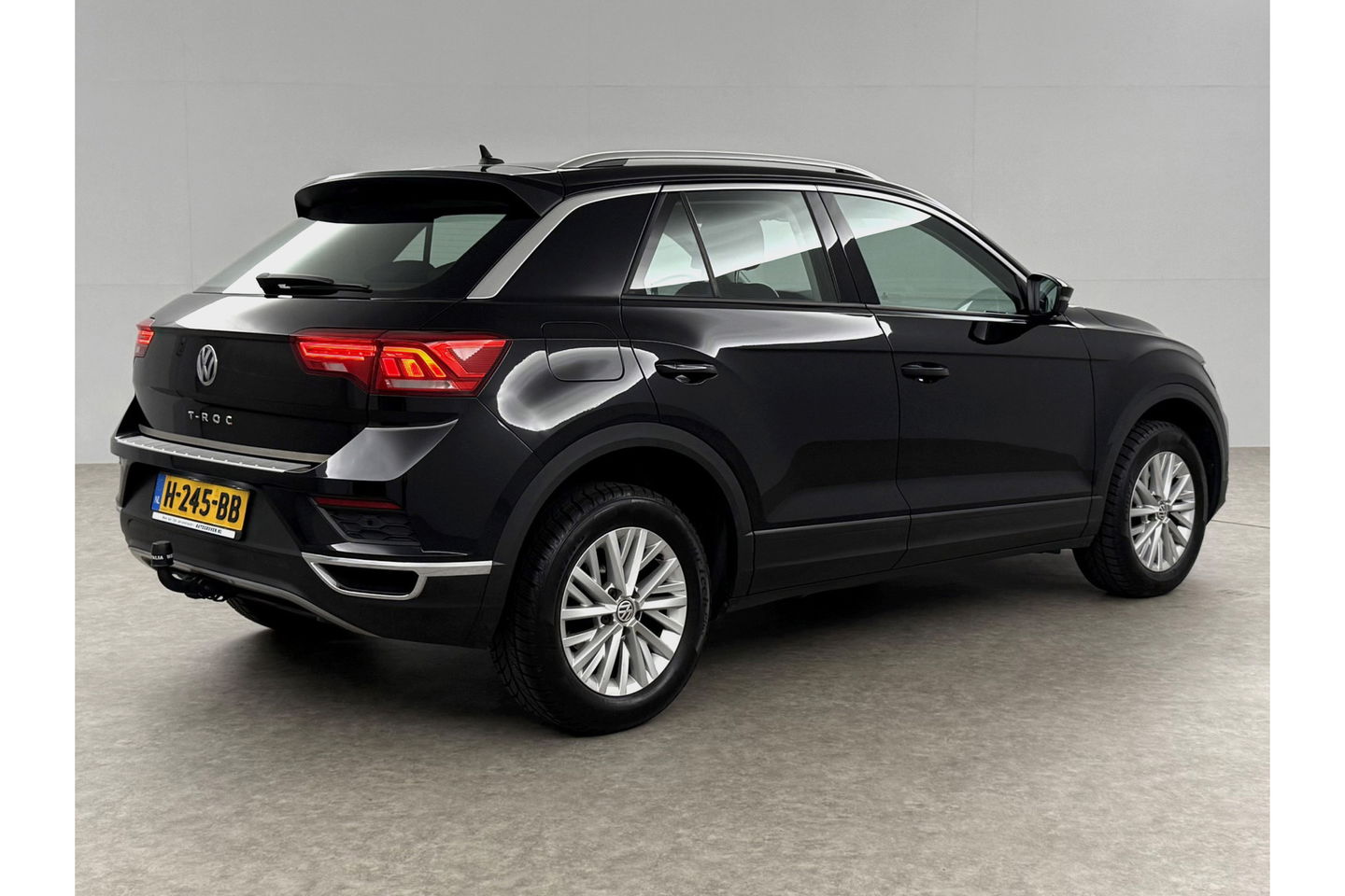 Volkswagen T-Roc TSI Style Business Camera Carplay LED Trekhaak Adaptive-Cruise Clima Navi PDC 16"LMV