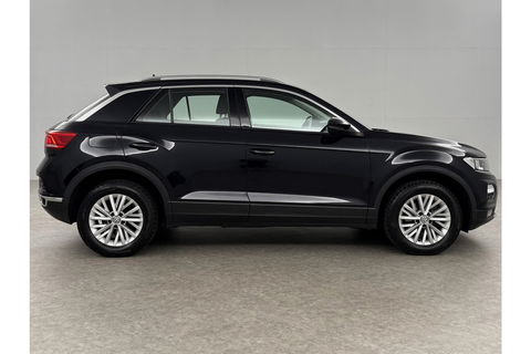 Volkswagen T-Roc TSI Style Business Camera Carplay LED Trekhaak Adaptive-Cruise Clima Navi PDC 16"LMV