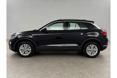 Volkswagen T-Roc TSI Style Business Camera Carplay LED Trekhaak Adaptive-Cruise Clima Navi PDC 16"LMV