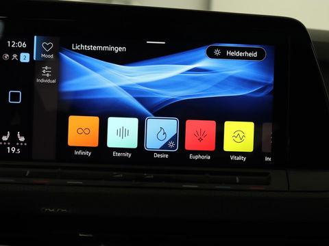 Volkswagen Golf 2.0 TSI GTI Clubsport | 300pk | Stoel & stuurverwarming | Carplay | Sfeerverlichting | LED Plus | Sportstoelen | Parkeerhulp | Digital Cockpit | Climate control