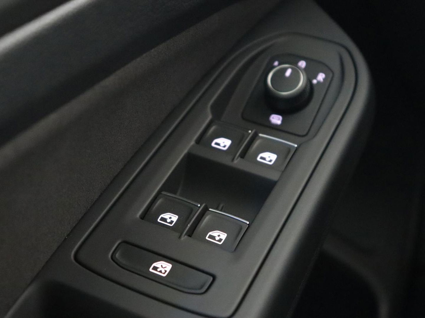 Volkswagen Golf 2.0 TSI GTI Clubsport | 300pk | Stoel & stuurverwarming | Carplay | Sfeerverlichting | LED Plus | Sportstoelen | Parkeerhulp | Digital Cockpit | Climate control