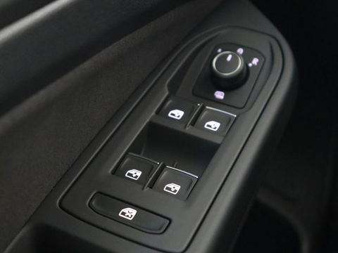 Volkswagen Golf 2.0 TSI GTI Clubsport | 300pk | Stoel & stuurverwarming | Carplay | Sfeerverlichting | LED Plus | Sportstoelen | Parkeerhulp | Digital Cockpit | Climate control