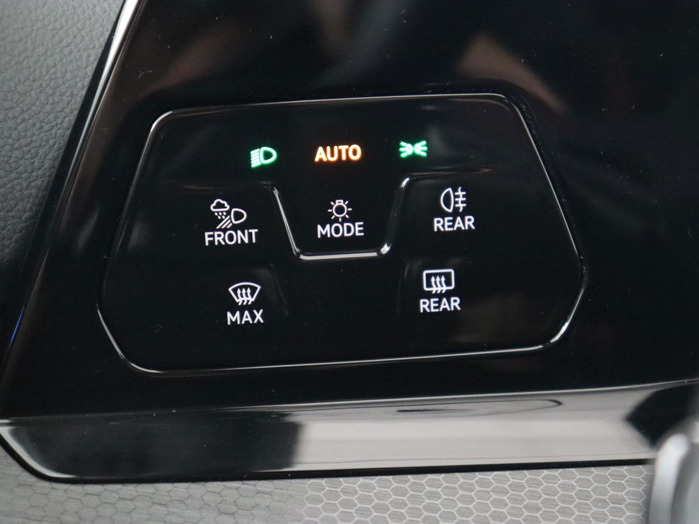 Volkswagen Golf 2.0 TSI GTI Clubsport | 300pk | Stoel & stuurverwarming | Carplay | Sfeerverlichting | LED Plus | Sportstoelen | Parkeerhulp | Digital Cockpit | Climate control