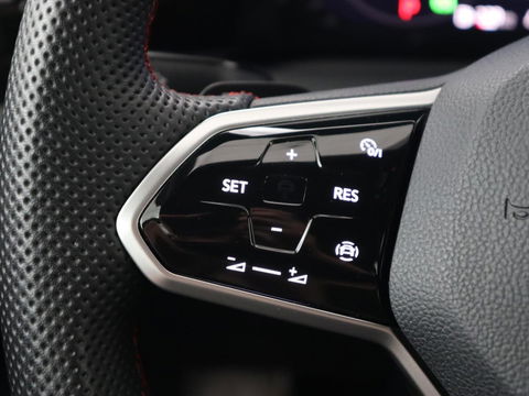 Volkswagen Golf 2.0 TSI GTI Clubsport | 300pk | Stoel & stuurverwarming | Carplay | Sfeerverlichting | LED Plus | Sportstoelen | Parkeerhulp | Digital Cockpit | Climate control