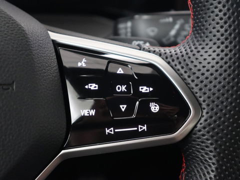 Volkswagen Golf 2.0 TSI GTI Clubsport | 300pk | Stoel & stuurverwarming | Carplay | Sfeerverlichting | LED Plus | Sportstoelen | Parkeerhulp | Digital Cockpit | Climate control