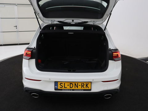 Volkswagen Golf 2.0 TSI GTI Clubsport | 300pk | Stoel & stuurverwarming | Carplay | Sfeerverlichting | LED Plus | Sportstoelen | Parkeerhulp | Digital Cockpit | Climate control