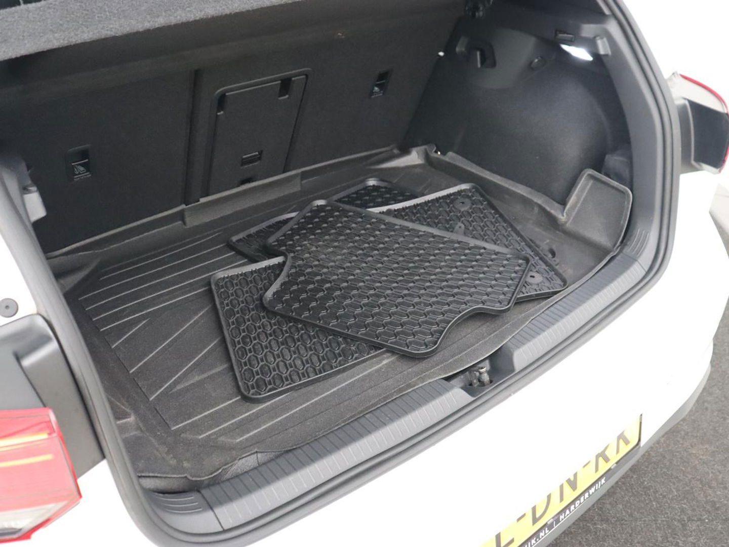 Volkswagen Golf 2.0 TSI GTI Clubsport | 300pk | Stoel & stuurverwarming | Carplay | Sfeerverlichting | LED Plus | Sportstoelen | Parkeerhulp | Digital Cockpit | Climate control