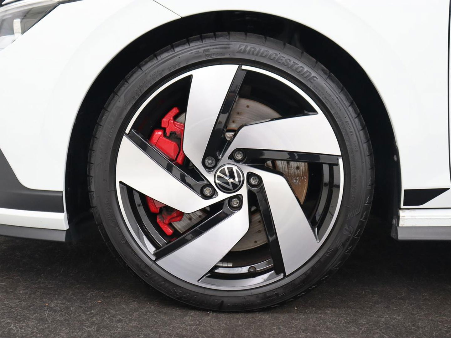 Volkswagen Golf 2.0 TSI GTI Clubsport | 300pk | Stoel & stuurverwarming | Carplay | Sfeerverlichting | LED Plus | Sportstoelen | Parkeerhulp | Digital Cockpit | Climate control