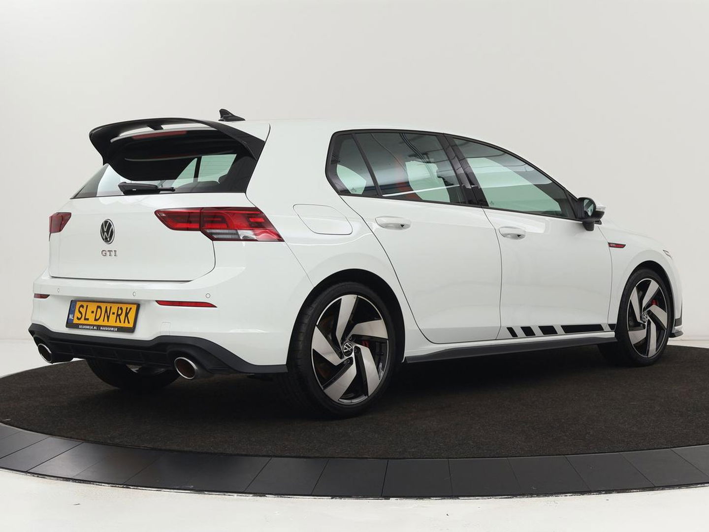 Volkswagen Golf 2.0 TSI GTI Clubsport | 300pk | Stoel & stuurverwarming | Carplay | Sfeerverlichting | LED Plus | Sportstoelen | Parkeerhulp | Digital Cockpit | Climate control