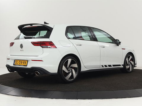 Volkswagen Golf 2.0 TSI GTI Clubsport | 300pk | Stoel & stuurverwarming | Carplay | Sfeerverlichting | LED Plus | Sportstoelen | Parkeerhulp | Digital Cockpit | Climate control