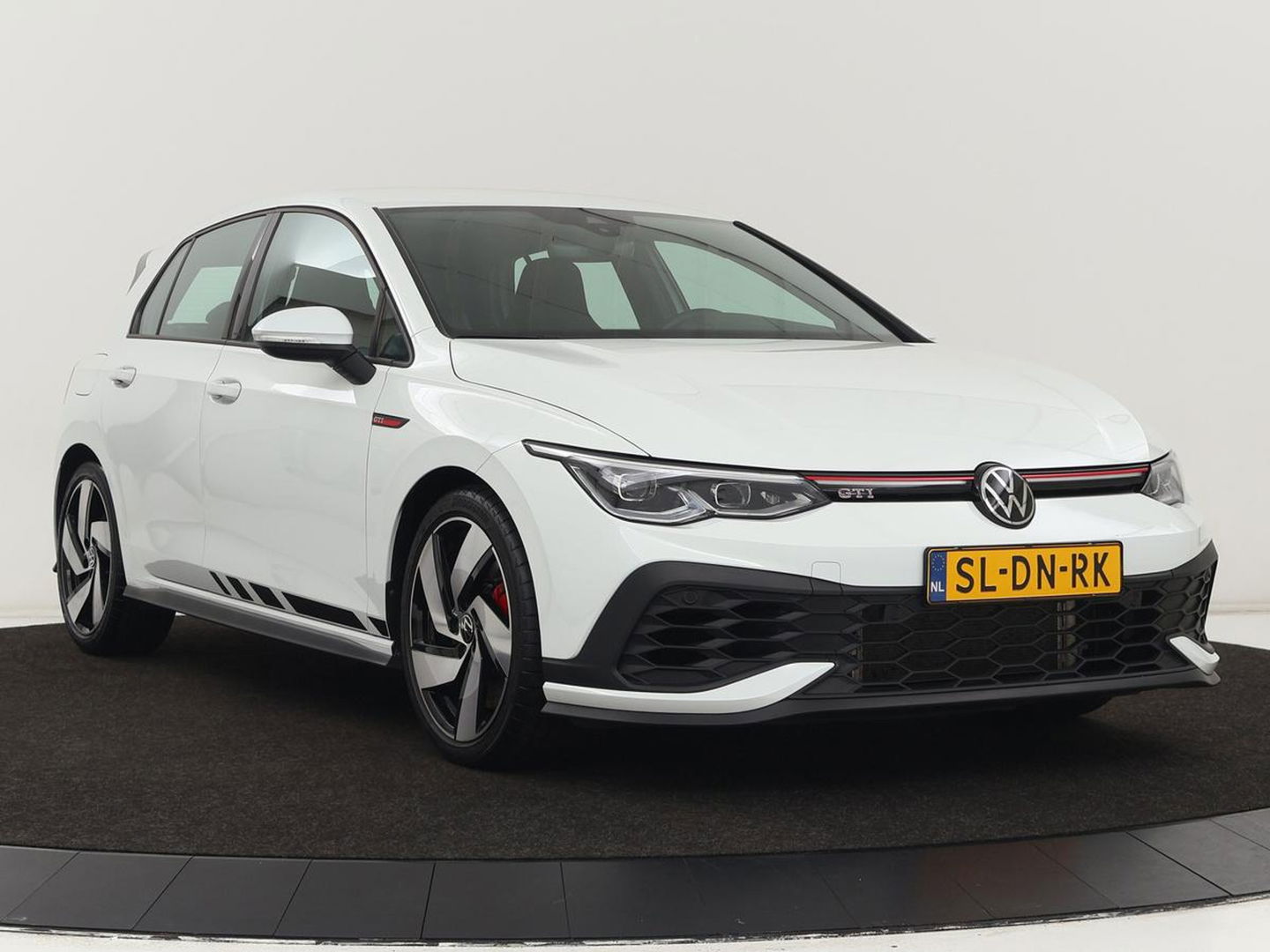 Volkswagen Golf 2.0 TSI GTI Clubsport | 300pk | Stoel & stuurverwarming | Carplay | Sfeerverlichting | LED Plus | Sportstoelen | Parkeerhulp | Digital Cockpit | Climate control