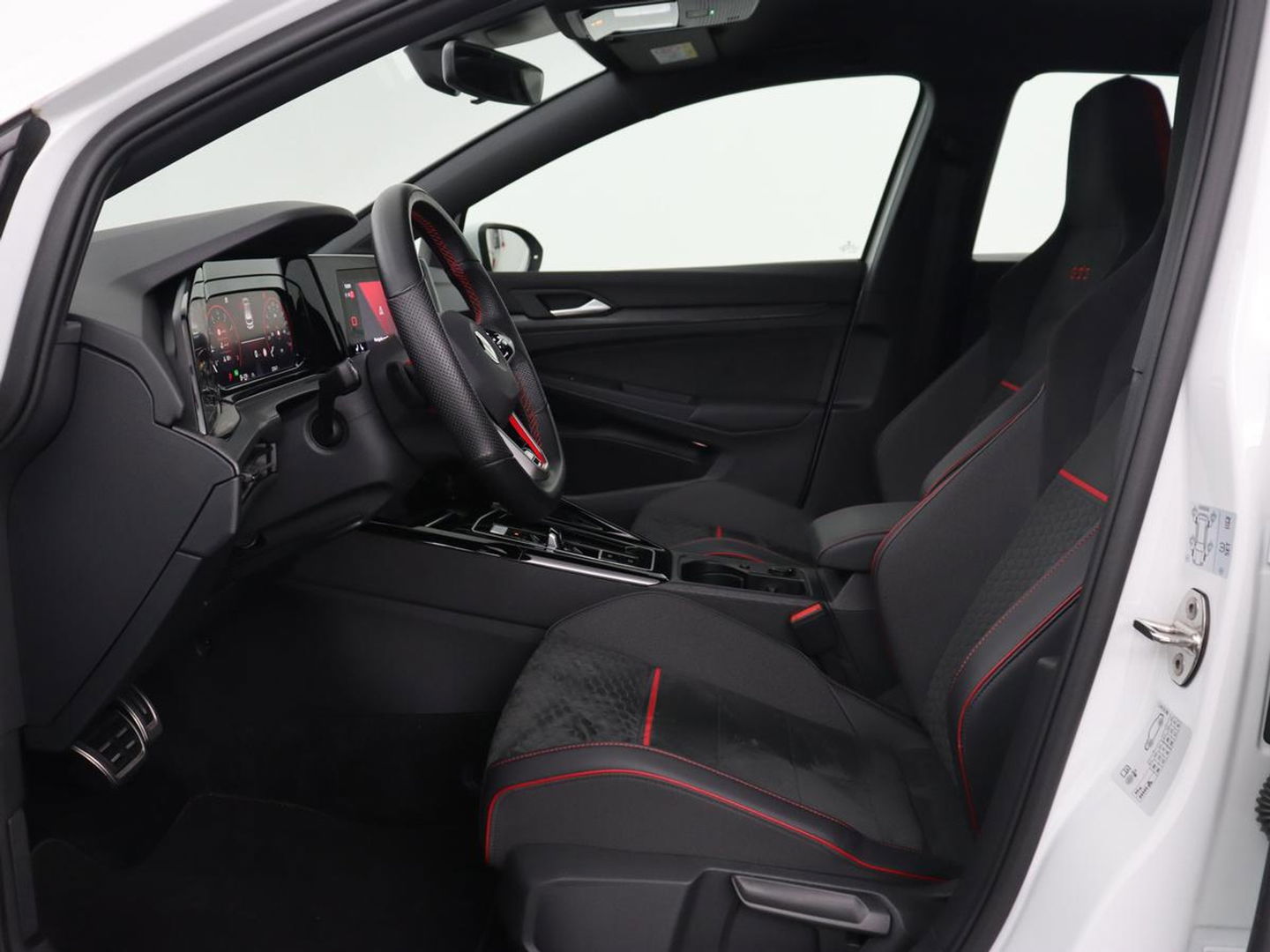 Volkswagen Golf 2.0 TSI GTI Clubsport | 300pk | Stoel & stuurverwarming | Carplay | Sfeerverlichting | LED Plus | Sportstoelen | Parkeerhulp | Digital Cockpit | Climate control