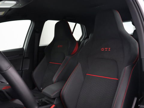Volkswagen Golf 2.0 TSI GTI Clubsport | 300pk | Stoel & stuurverwarming | Carplay | Sfeerverlichting | LED Plus | Sportstoelen | Parkeerhulp | Digital Cockpit | Climate control