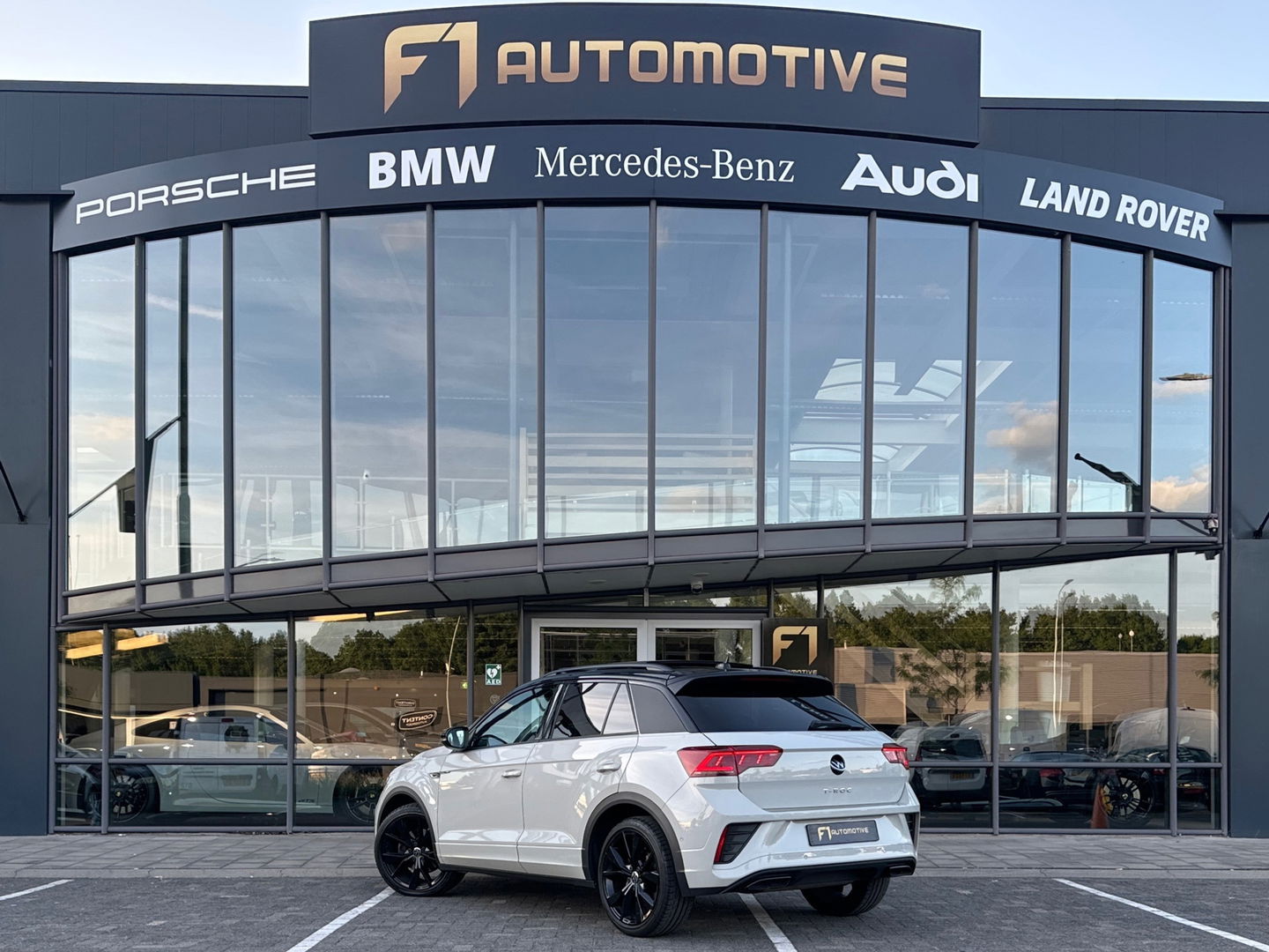 Volkswagen T-Roc 1.5 TSI R-Line Pano|Beats|Keyl|Camera|Dodeh