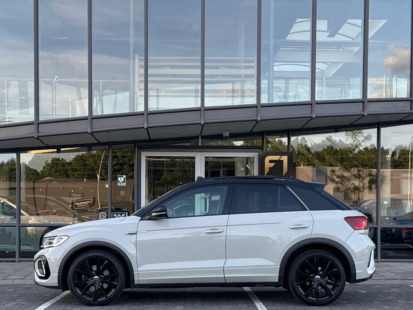 Volkswagen T-Roc 1.5 TSI R-Line Pano|Beats|Keyl|Camera|Dodeh