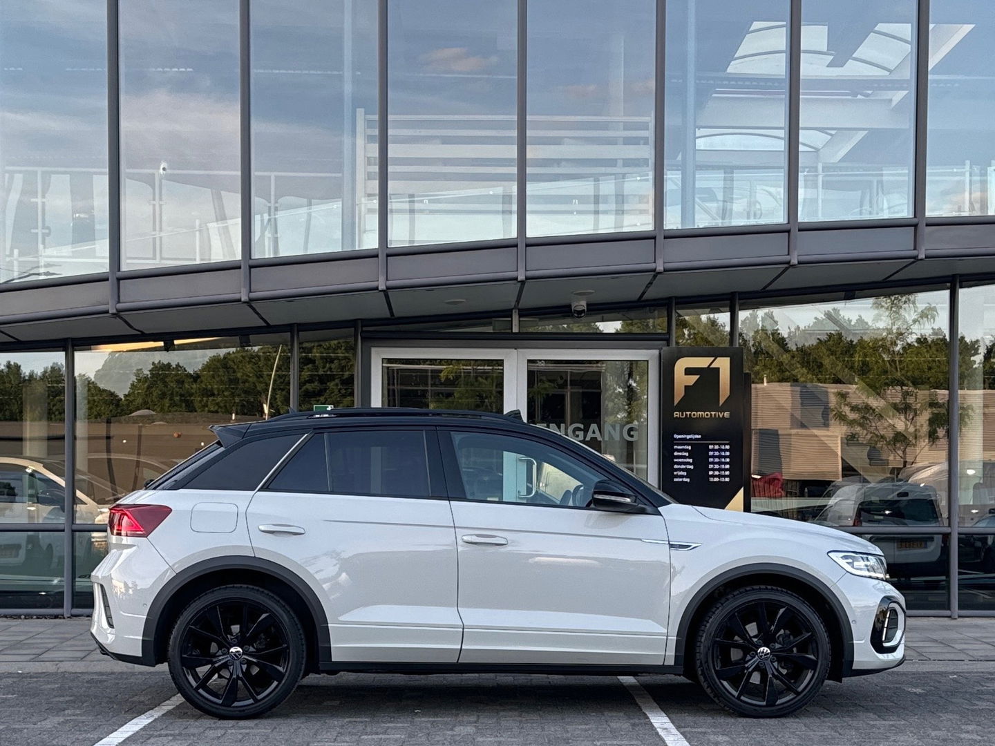 Volkswagen T-Roc 1.5 TSI R-Line Pano|Beats|Keyl|Camera|Dodeh