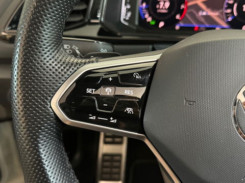 Volkswagen T-Roc 1.5 TSI R-Line Pano|Beats|Keyl|Camera|Dodeh