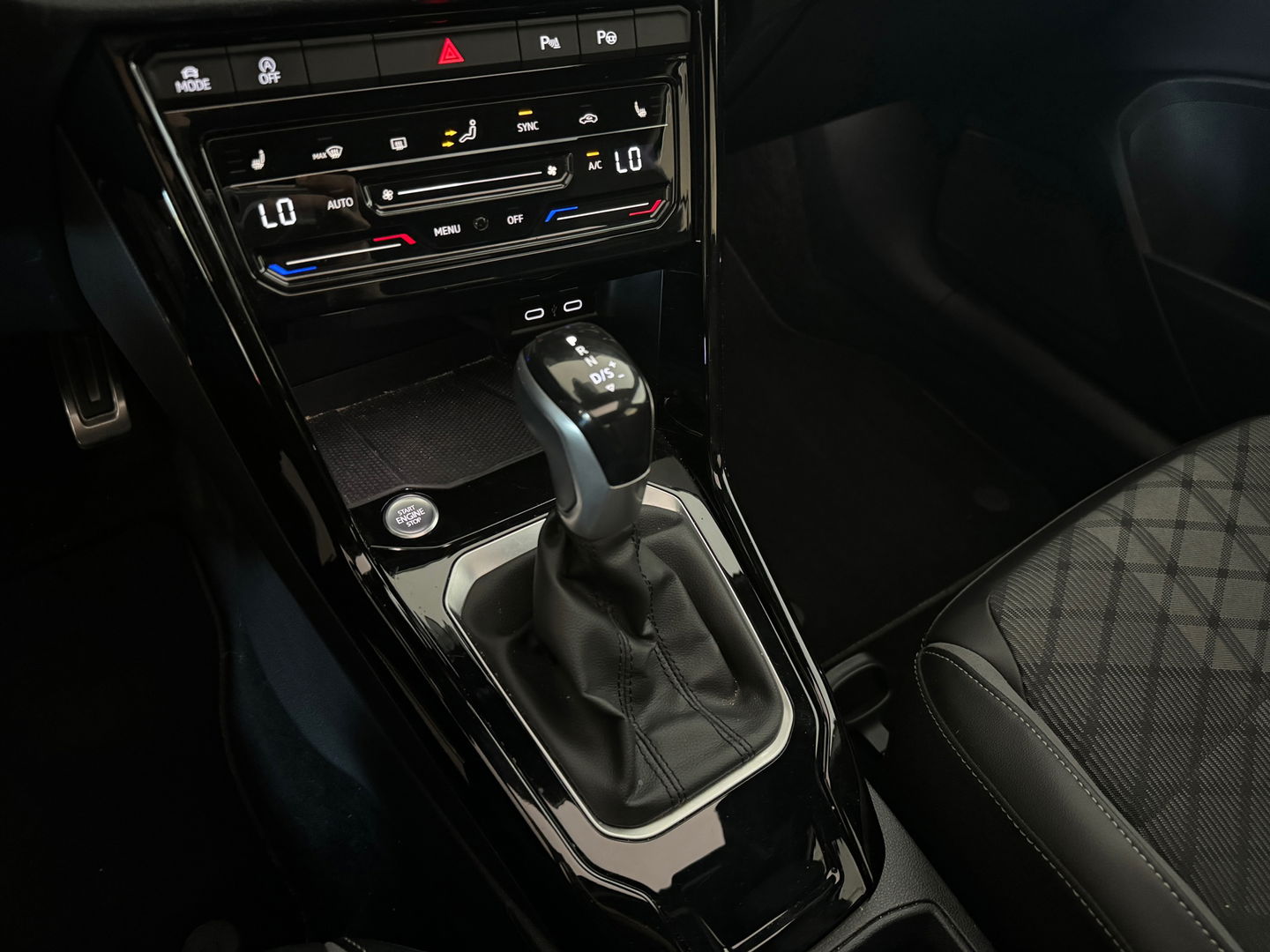 Volkswagen T-Roc 1.5 TSI R-Line Pano|Beats|Keyl|Camera|Dodeh