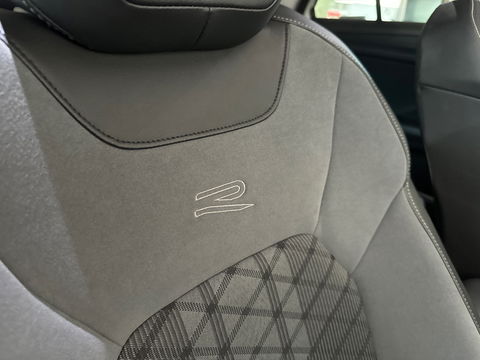 Volkswagen T-Roc 1.5 TSI R-Line Pano|Beats|Keyl|Camera|Dodeh