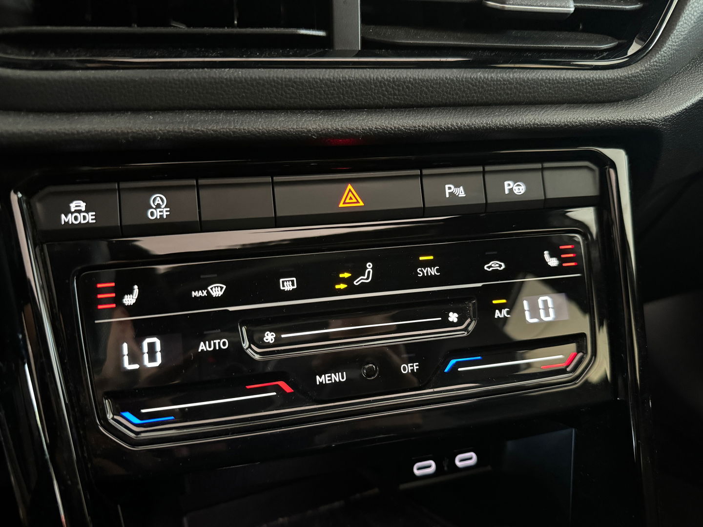 Volkswagen T-Roc 1.5 TSI R-Line Pano|Beats|Keyl|Camera|Dodeh