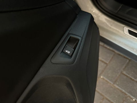 Volkswagen T-Roc 1.5 TSI R-Line Pano|Beats|Keyl|Camera|Dodeh