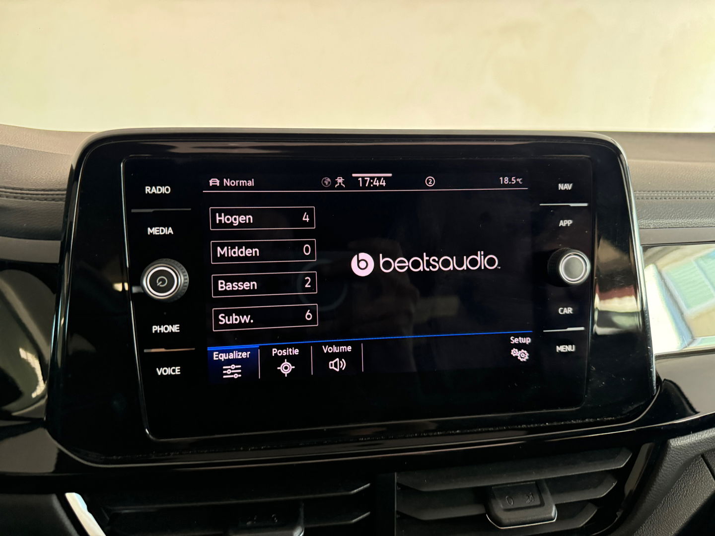 Volkswagen T-Roc 1.5 TSI R-Line Pano|Beats|Keyl|Camera|Dodeh