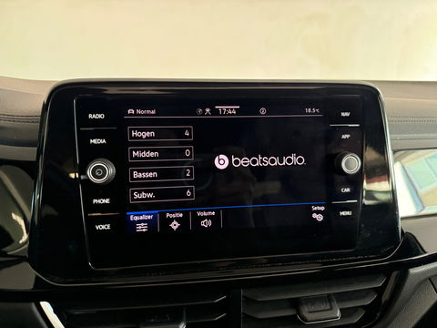 Volkswagen T-Roc 1.5 TSI R-Line Pano|Beats|Keyl|Camera|Dodeh