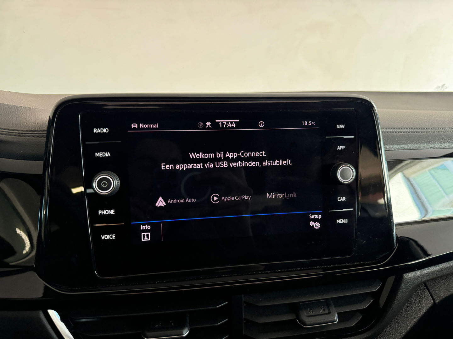 Volkswagen T-Roc 1.5 TSI R-Line Pano|Beats|Keyl|Camera|Dodeh