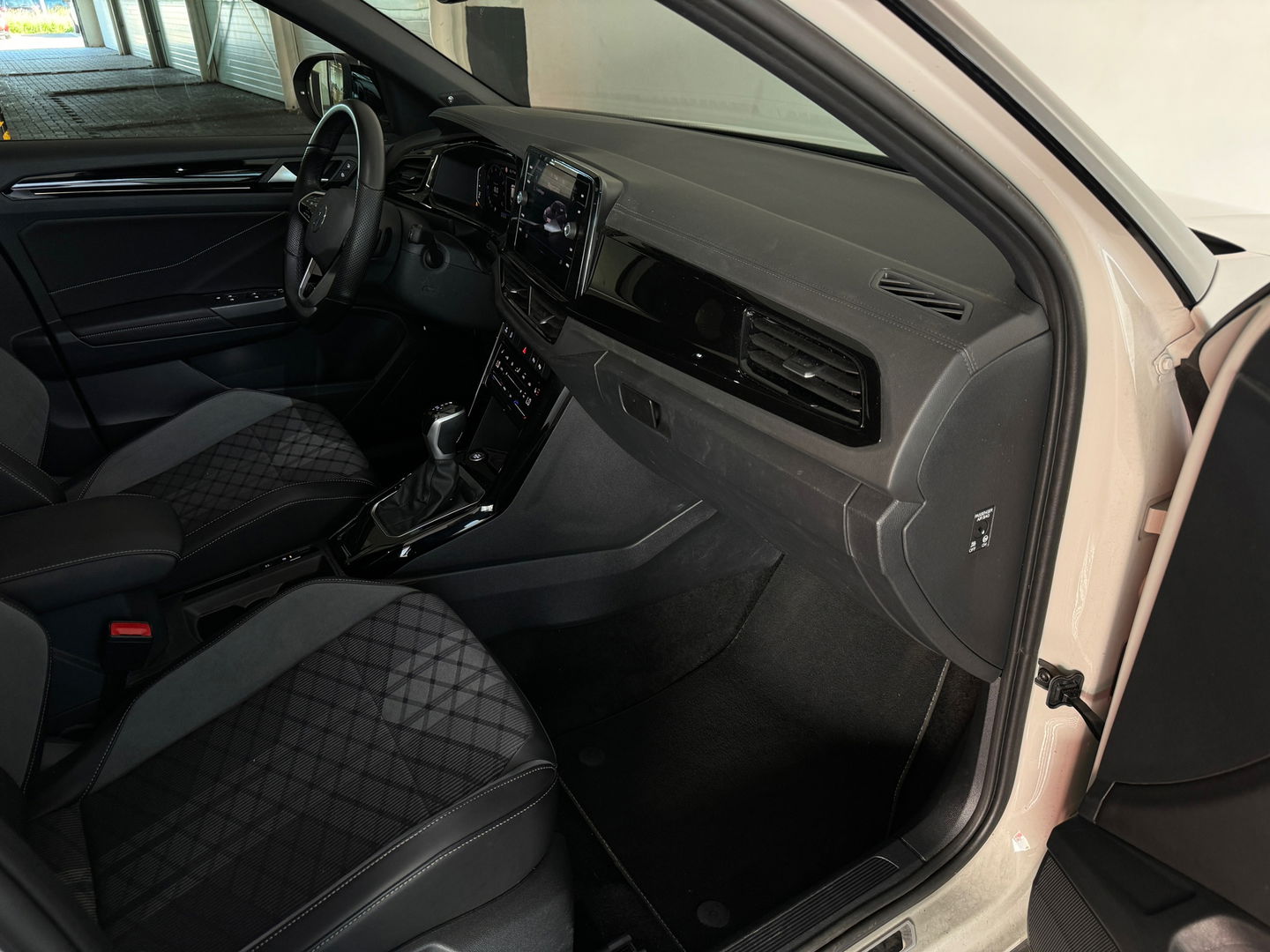 Volkswagen T-Roc 1.5 TSI R-Line Pano|Beats|Keyl|Camera|Dodeh
