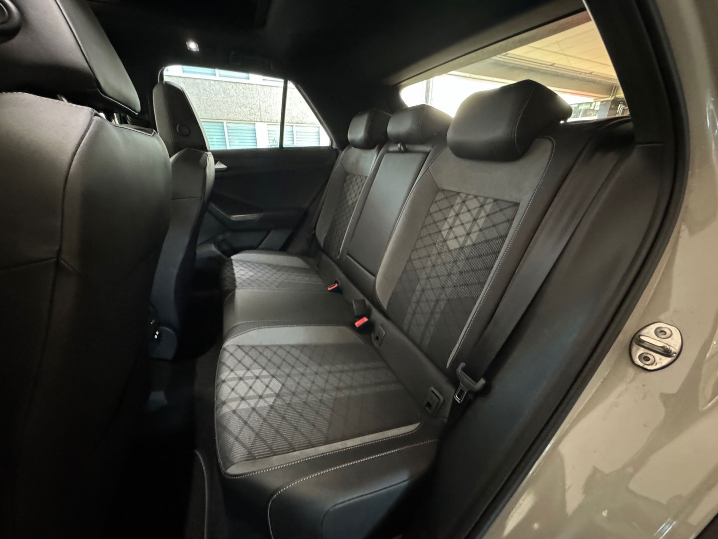 Volkswagen T-Roc 1.5 TSI R-Line Pano|Beats|Keyl|Camera|Dodeh