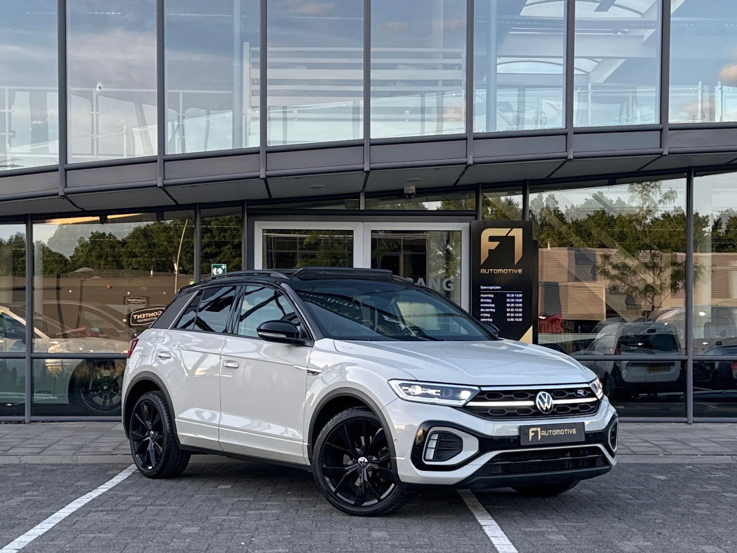 Volkswagen T-Roc 1.5 TSI R-Line Pano|Beats|Keyl|Camera|Dodeh
