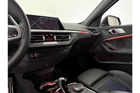 BMW 1-serie 118i M-sport Sfeerverl. LED Carplay Cruise Clima Virtual Navi PDC 17"LMV