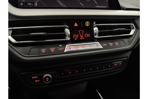 BMW 1-serie 118i M-sport Sfeerverl. LED Carplay Cruise Clima Virtual Navi PDC 17"LMV