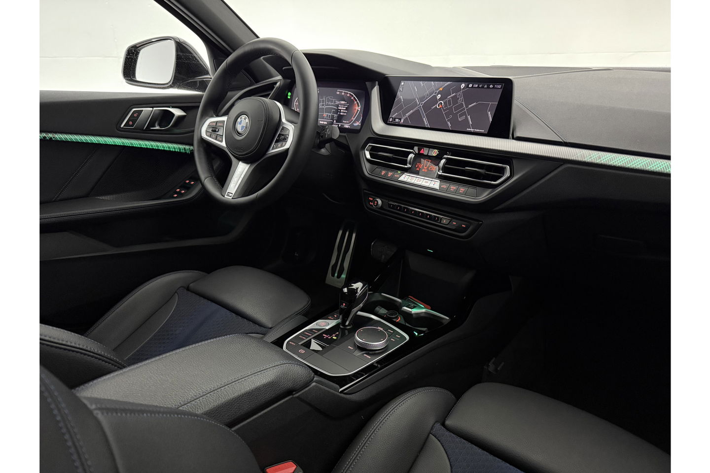 BMW 1-serie 118i M-sport Sfeerverl. LED Carplay Cruise Clima Virtual Navi PDC 17"LMV