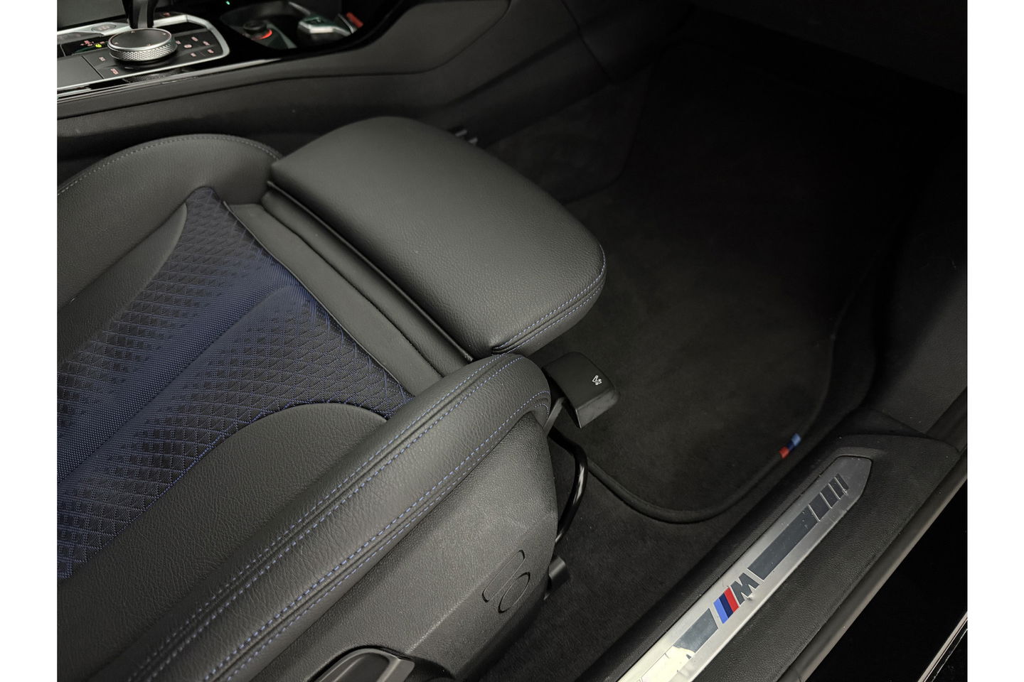 BMW 1-serie 118i M-sport Sfeerverl. LED Carplay Cruise Clima Virtual Navi PDC 17"LMV